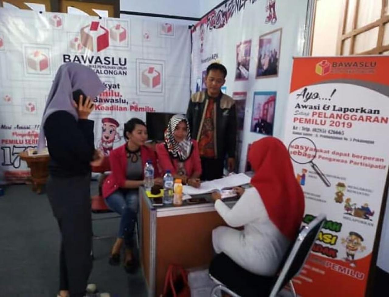 Bawaslu Kota Pekalongan Membuka Stand di Pameran PPID ke 3 Kota Pekalongan