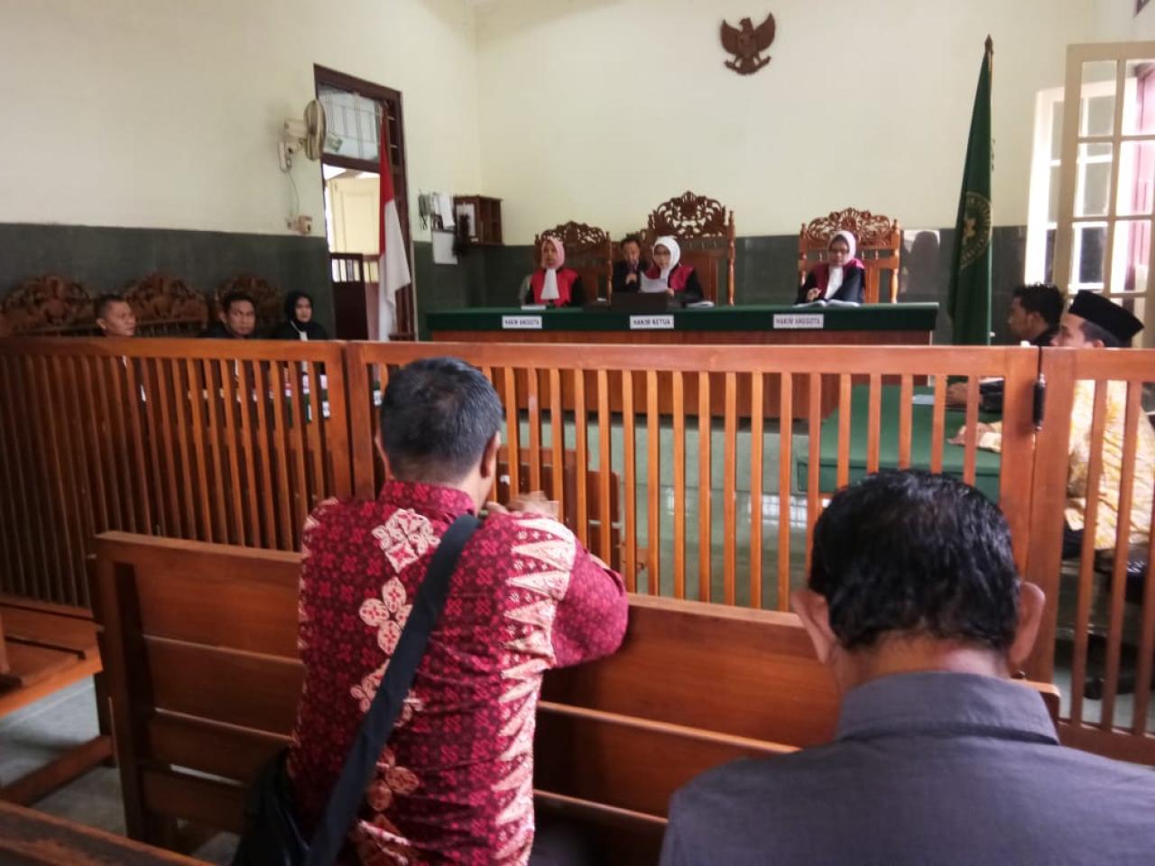 Bawaslu Kota Pekalongan Hadiri Sidang Perdana Kasus Dugaan Money Politik Caleg DPRD Partai Golkar di PN Kota Pekalongan 