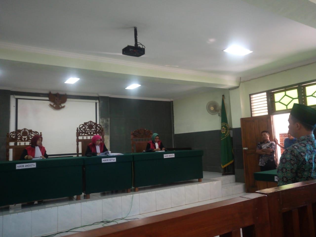 BAGI-BAGI UANG PADA MASA TENANG, CALEG GOLKAR KOTA PEKALONGAN DI PUTUS 2 BULAN PENJARA