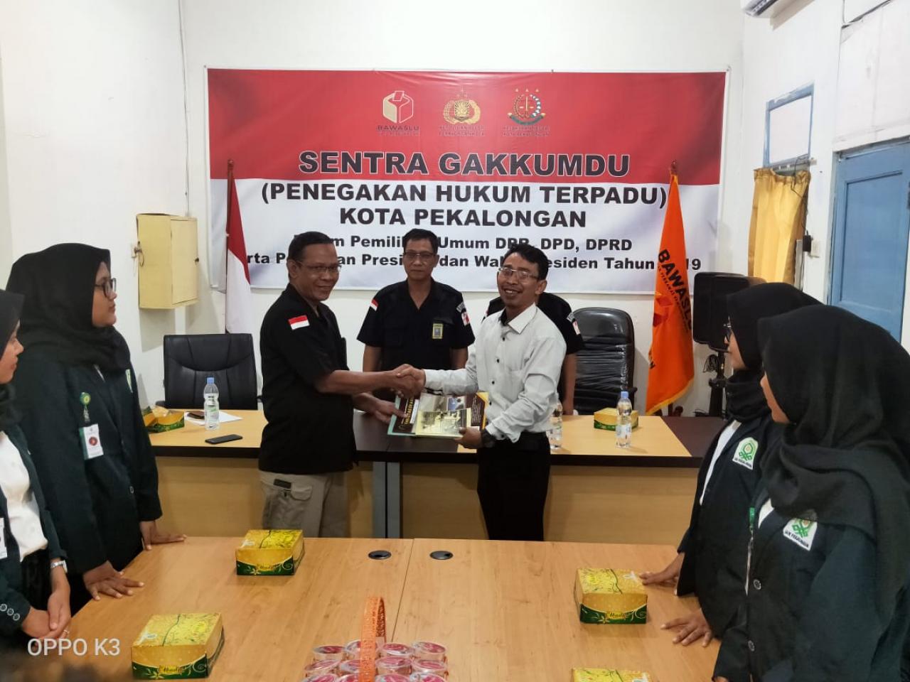 Bawaslu Kota Pekalongan menerima kunjungan dari Mahasiswa PPL IAIN Pekalongan