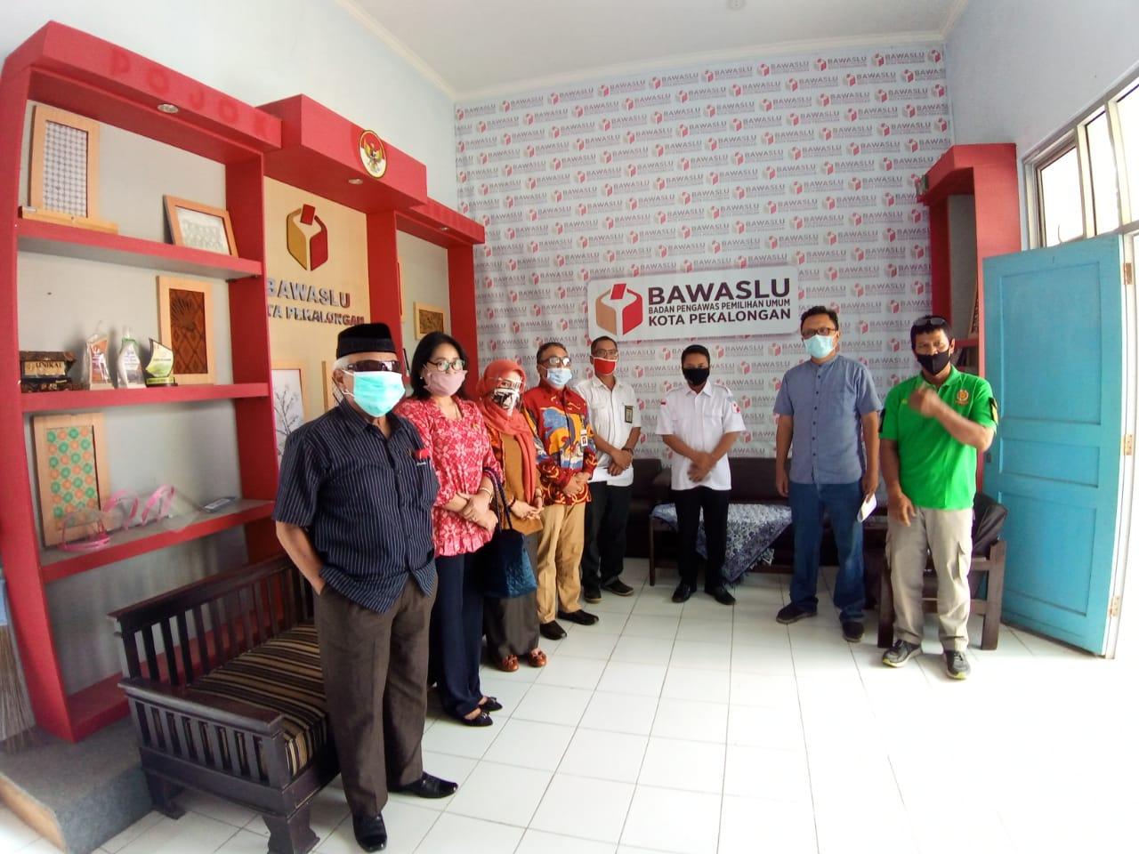 KUNJUNGAN ANGGOTA DPRD JATENG DI BAWASLU KOTA PEKALONGAN DALAM RANGKA PERSIAPAN PILKADA SERENTAK TAHUN 2020