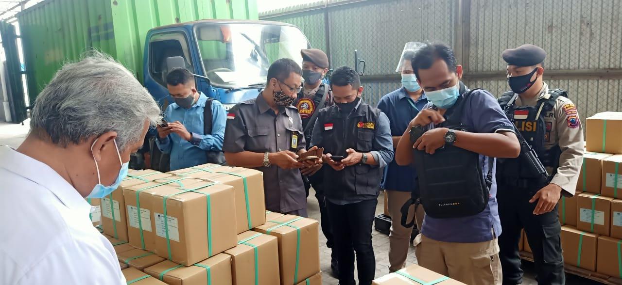 Bawaslu Kota Pekalongan Awasi Distribusi Logistik Surat Suara