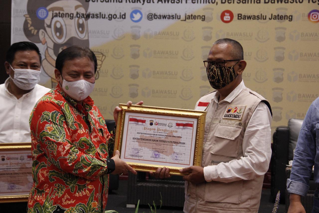 Bawaslu Kota Pekalongan Raih Penghargaan Sentra Gakkumdu