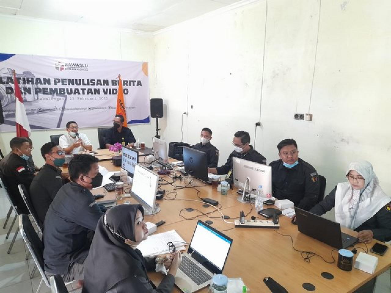 Peningkatan Kapasitas SDM, Bawaslu Kota Pekalongan adakan Pelatihan Penulisan Berita dan Pembuatan Video Sosialisasi