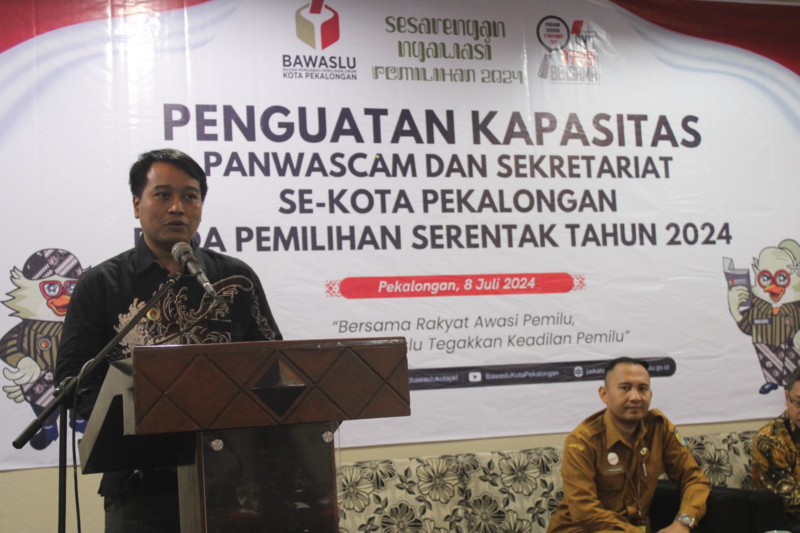 Ketua Bawaslu Kota Pekalongan Miftahuddin saat memberikan sambutan sekaligus membuka acara rakor peningkatan kapasitas 