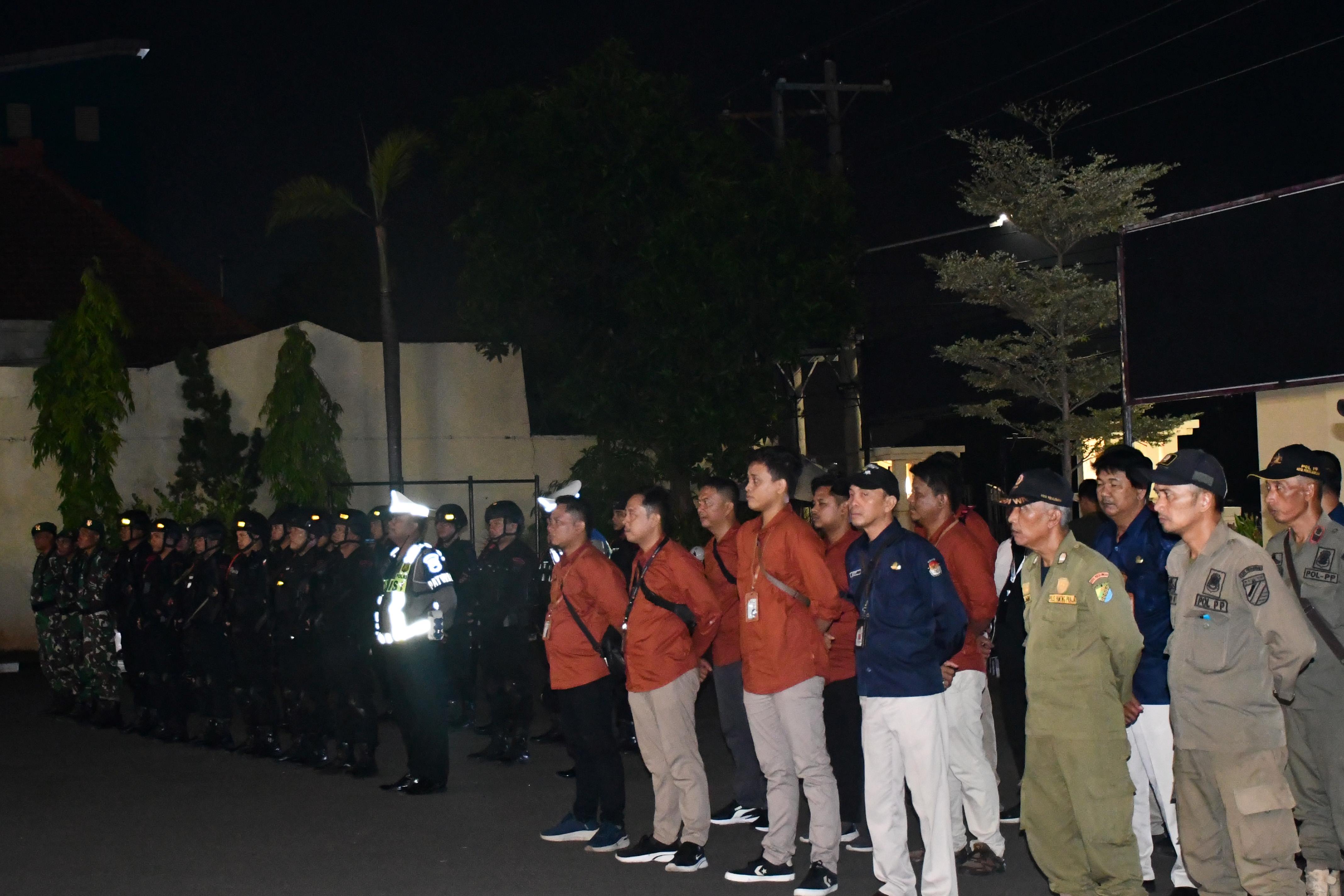 gelar pasukan dalam rangka apel persiapan patroli pengawasan hari terakhir masa tenang pilkada 2024