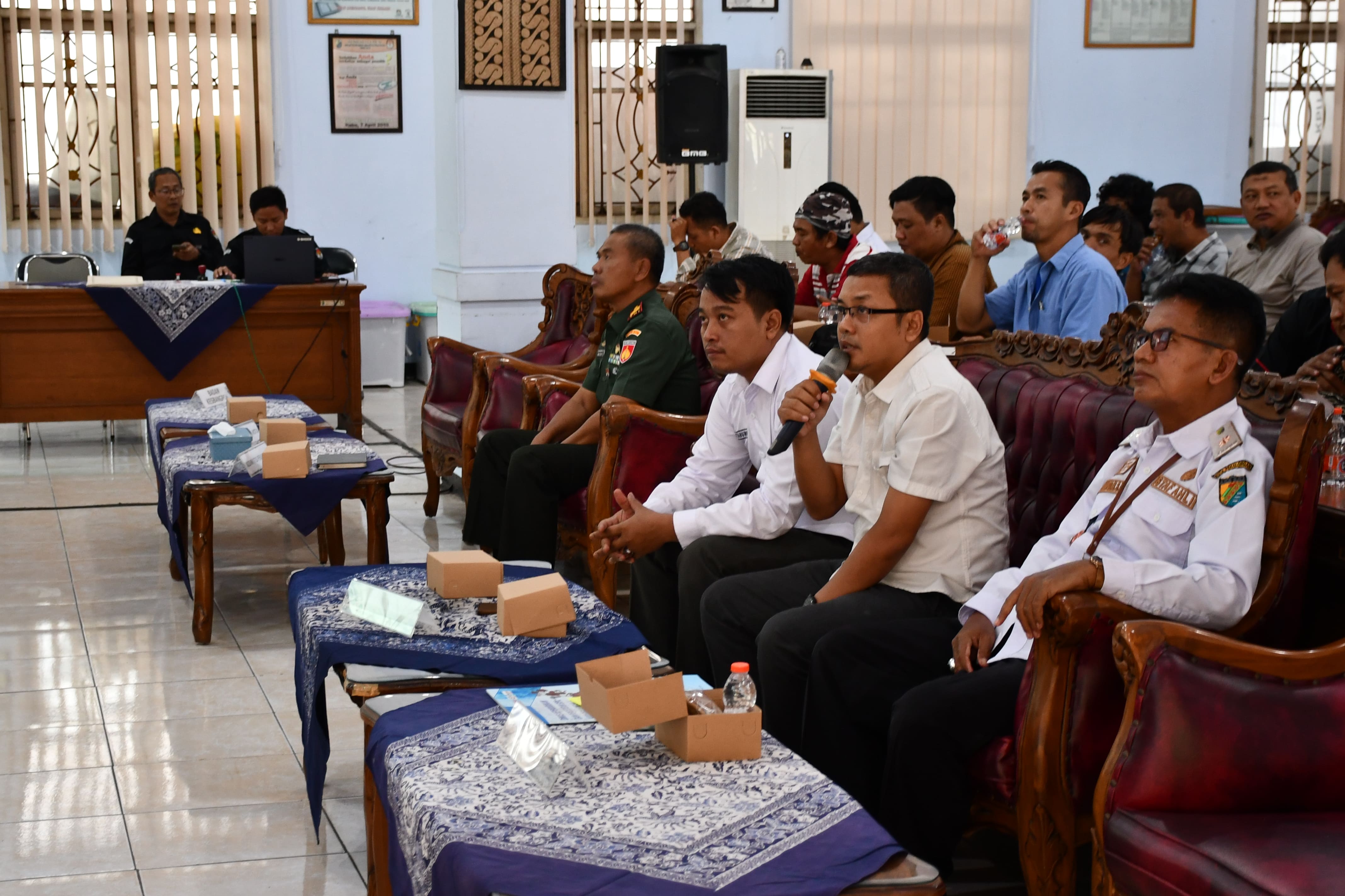 Bawaslu Kota Pekalongan menyampaikan tanggapan dan sampaikan hasil pengawasan pada rapat pleno terbuka rekapitulasi daftar pemilih berkelanjutan oleh KPU Kota Pekalongan
