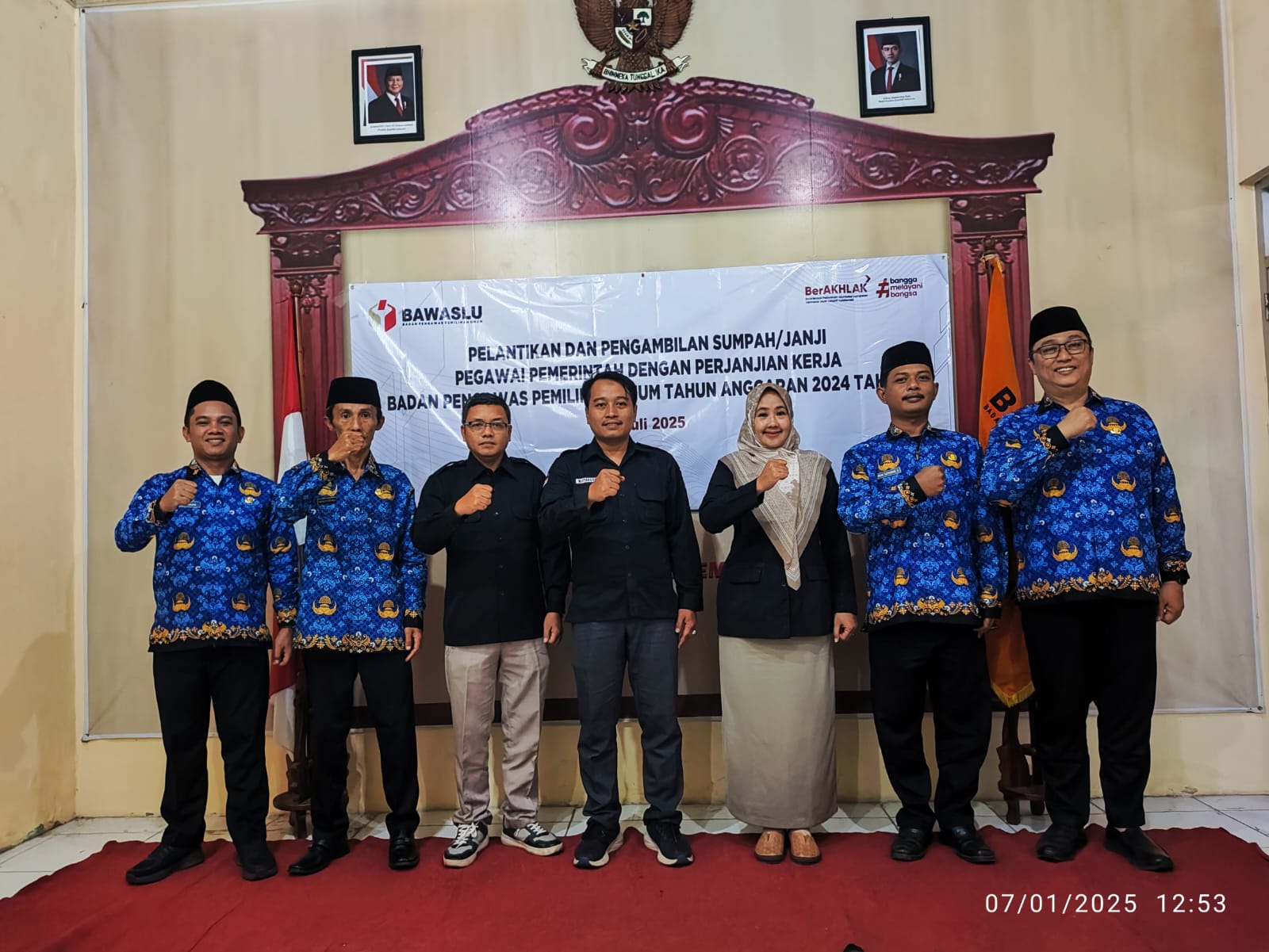 Ketua dan Anggota Bawaslu Kota Pekalongan bersama 4 PPPK terlantik