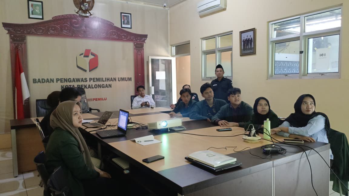 Ketua Bawaslu Kota Pekalongan bersama mahasiswa PPL UIN Gusdur Ikuti Diskusi Virtual “Selasa Menyapa” yang membahas Isu Hukum dan Tantangan Empirik Pengawasan Pemilu