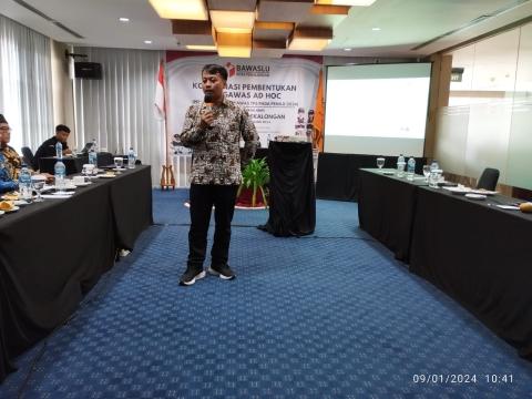 Ketua Bawaslu Kota Pekalongan menyampaikan materi terkait rekrutmen Pengawas TPS pada Pemilu 2024