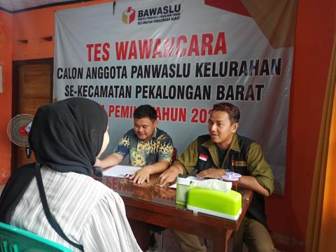 Tes Wawancara yang dilaksanakan Panwascam Pekalongan Barat