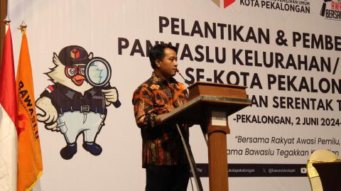 Ketua Bawaslu Menyampaikan Sambutan