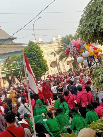 Start Jalan Sehat Kemerdekaan di depan Masjid Agung Kauman