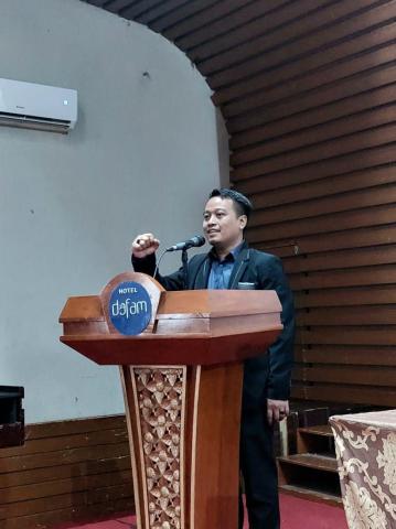 sambutan dan arahan Ketua Bawaslu Kota Pekalongan Miftahuddin kepada Pengawas TPS terlantik