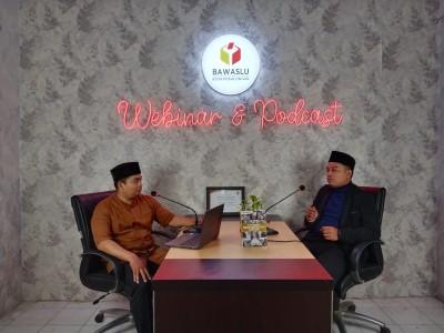 Miftahuddin memberikan closing statement pada podcast "Ramadhan Sebagai Momentum Rekonsiliasi Pasca Pilkada 2024" dan bedah buku "Evaluasi dan Refleksi Pemilu Serentak di Jawa Tengah"
