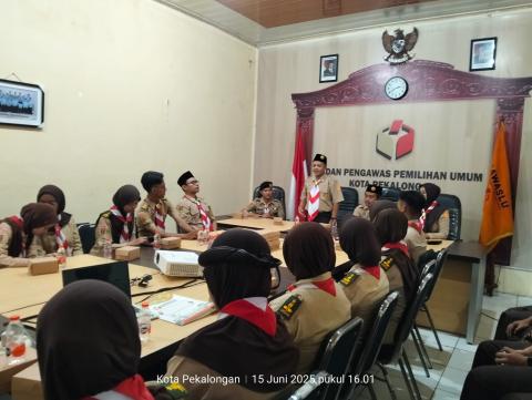 Perkenalan dimulai dari pimpinan saka Kak Nasron yang dilanjutkan oleh pimpinan Saka yang lain beserta jajaran