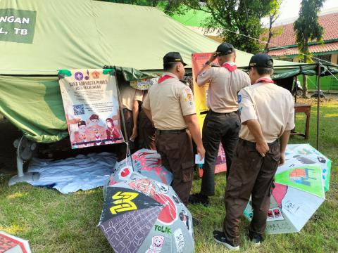 antrian kunjungan peserta Festival Pramuka Berprestasi di stand Saka Adhyasta Pemilu Kota Pekalongan