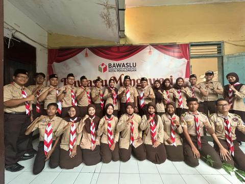 foto bersama Pimpinan Saka beserta jajaran, Ketua DKC beserta Anggota dan Anggota Saka Adhyasta Pemilu Kota Pekalongan