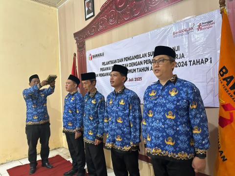 Prosesi pengucapan sumpah dan janji PPPK oleh MSH Habib, Nur Parino, Ryan Setiawan Adji dan Singgih Widianto