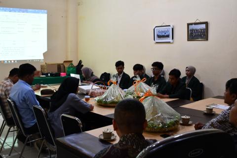 evaluasi bersama kegiatan PPL selama 3 minggu di Bawaslu Kota Pekalongan