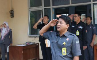 Peringati Hari Kemerdekaan Ke 74 Tahun Bawaslu Kota Pekalongan melaksanakan Upacara Pengibaran Bendera Merah Putih