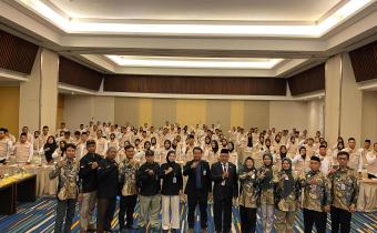 Foto Bersama Ketua Bawaslu Kota Pekalongan, Panwaslu Kecamatan, PKD dan PTPS Terlantik dan Forkompimcam se-Kecamatan Pekalongan Utara