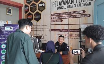 proses pengambilan video pelayanan permohonan informasi publik ke PPID Bawaslu Kota Pekalongan oleh mahasiswa PPL UIN Gusdur Pekalongan