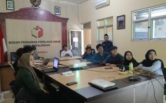 Ketua Bawaslu Kota Pekalongan bersama mahasiswa PPL UIN Gusdur Ikuti Diskusi Virtual “Selasa Menyapa” yang membahas Isu Hukum dan Tantangan Empirik Pengawasan Pemilu